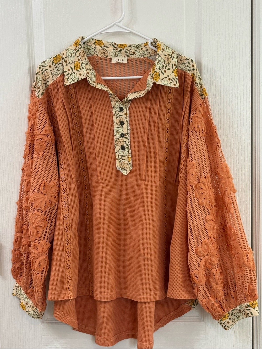 NWOT POL Papaya Floral Crochet Sleeve Top Size Large